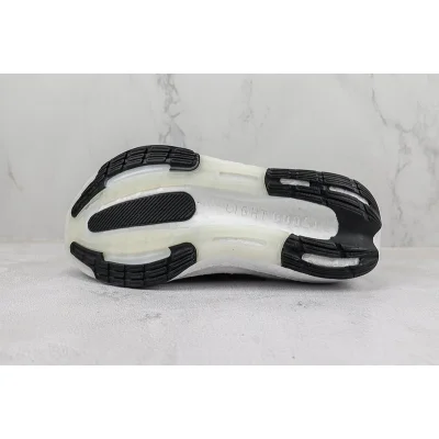 Adidas UltraBoost Light "Black/White" фото № 8 Adidas UltraBoost Light "Black/White" фото № 8