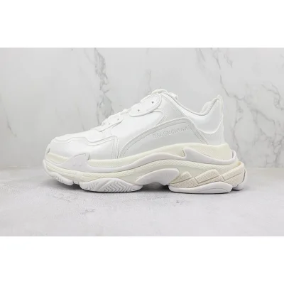 Balenciaga Triple S "Glossy White" фото № 2 Balenciaga Triple S "Glossy White" фото № 2