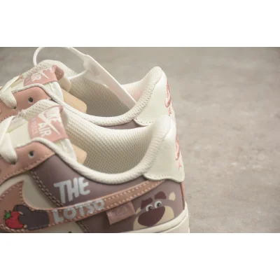 Nike Air Force 1 Low "Strawberry Bear" фото № 9 Nike Air Force 1 Low "Strawberry Bear" фото № 9