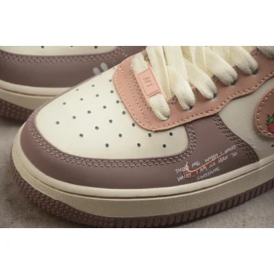 Nike Air Force 1 Low "Strawberry Bear" фото № 7 Nike Air Force 1 Low "Strawberry Bear" фото № 7