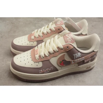 Nike Air Force 1 Low "Strawberry Bear" фото № 6 Nike Air Force 1 Low "Strawberry Bear" фото № 6