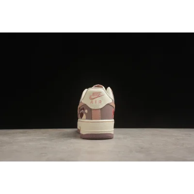 Nike Air Force 1 Low "Strawberry Bear" фото № 5 Nike Air Force 1 Low "Strawberry Bear" фото № 5