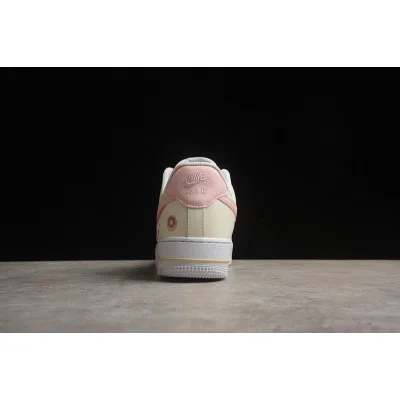 Nike Air Force 1 "Candy Blush" фото № 3 Nike Air Force 1 "Candy Blush" фото № 3