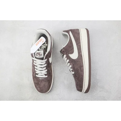 Nike Air Force 1 07 Low "Chocolate/White" фото № 7 Nike Air Force 1 07 Low "Chocolate/White" фото № 7