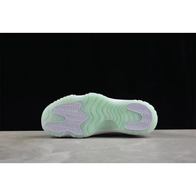 Nike Air Jordan 11 Low "Igloo" фото № 3 Nike Air Jordan 11 Low "Igloo" фото № 3