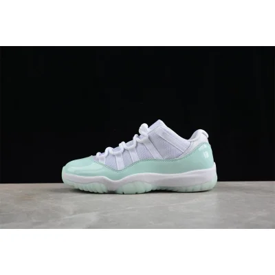 Nike Air Jordan 11 Low "Igloo" фото № 4 Nike Air Jordan 11 Low "Igloo" фото № 4
