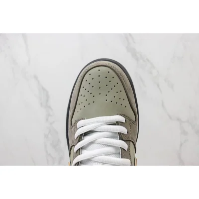 Tagz Footwear x Nike Dunk Low "Grey Lobster" фото № 4 Tagz Footwear x Nike Dunk Low "Grey Lobster" фото № 4