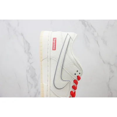 Supreme x Nike Dunk Low "Off White/Red" фото № 3