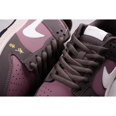 Wu-Tang Clan x Nike SB Dunk Low "Burgundy" фото № 5 Wu-Tang Clan x Nike SB Dunk Low "Burgundy" фото № 5