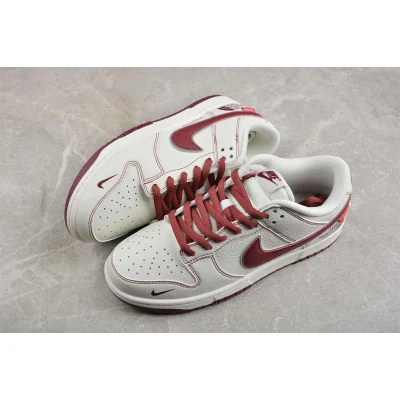 The North Face x Nike SB Dunk Low Supreme "White/Red" фото № 6 The North Face x Nike SB Dunk Low Supreme "White/Red" фото № 6