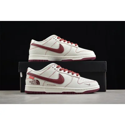 The North Face x Nike SB Dunk Low Supreme "White/Red" фото № 9 The North Face x Nike SB Dunk Low Supreme "White/Red" фото № 9