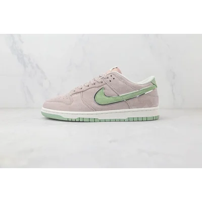 Otomo Katsuhiro x Nike SB Dunk Low "Grey with Green" фото № 2