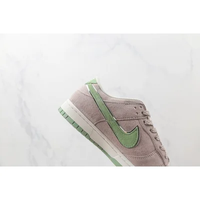Otomo Katsuhiro x Nike SB Dunk Low "Grey with Green" фото № 4