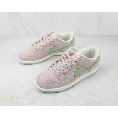 Otomo Katsuhiro x Nike SB Dunk Low "Grey with Green" фото № 5
