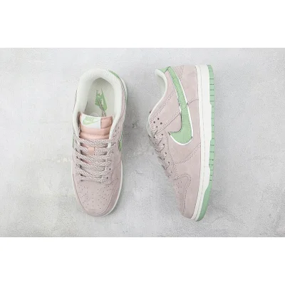 Otomo Katsuhiro x Nike SB Dunk Low "Grey with Green" фото № 6