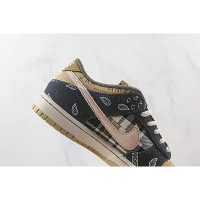 Travis Scott x Nike SB Dunk Low "Black/Parachute Beige-Petra Brown" фото № 4