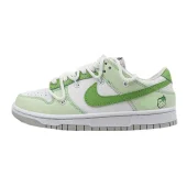 Nike SB Dunk Low "Light Green/White"