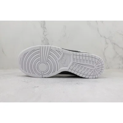 Nike Dunk Low Retro "Reverse Panda" фото № 8 Nike Dunk Low Retro "Reverse Panda" фото № 8