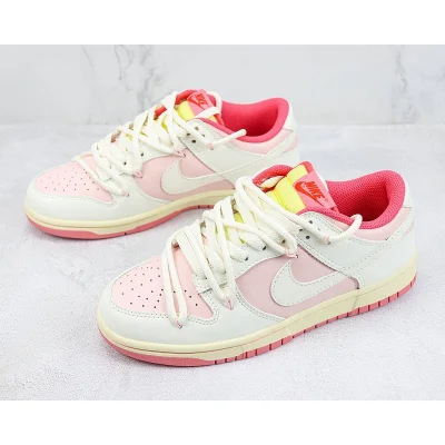 Nike Dunk Low "Strawberry/White/Cream" фото № 5