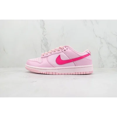 Nike Dunk Low "Triple Pink" фото № 2 Nike Dunk Low "Triple Pink" фото № 2