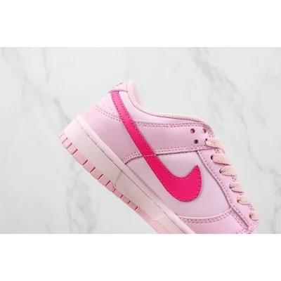 Nike Dunk Low "Triple Pink" фото № 3 Nike Dunk Low "Triple Pink" фото № 3