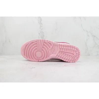Nike Dunk Low "Triple Pink" фото № 5 Nike Dunk Low "Triple Pink" фото № 5