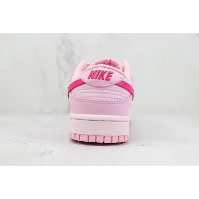 Nike Dunk Low "Triple Pink" фото № 6 Nike Dunk Low "Triple Pink" фото № 6