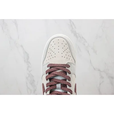 Otomo Katsuhiro x Nike Dunk Low "Desert Sand/Matte Brown" фото № 4