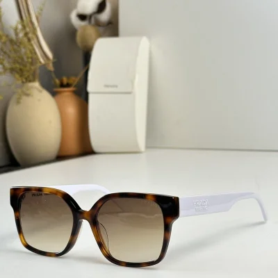 Солнцезащитные очки Prada Rounded Square Shaped With Logo "White/Brown" фото № 4