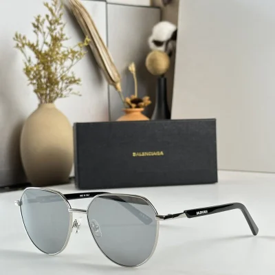 Солнцезащитные очки Balenciaga Thin Temples With Small Logo Inscription "Gray" фото № 2