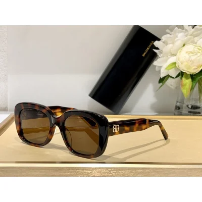 Солнцезащитные очки Balenciaga Temples With Logo And Rectangle Form "Brown" фото № 2 Солнцезащитные очки Balenciaga Temples With Logo And Rectangle Form "Brown" фото № 2