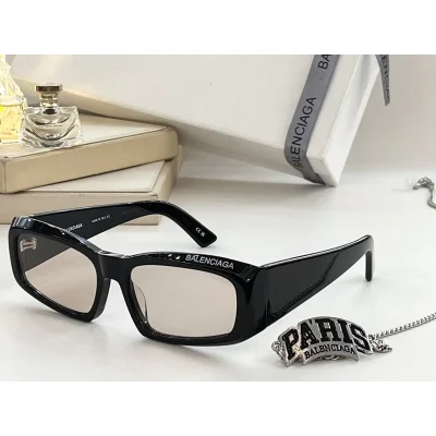 Солнцезащитные очки Balenciaga Rectangle Shaped And Front Inscription "Black/Gray" фото № 4