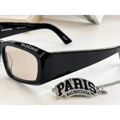 Солнцезащитные очки Balenciaga Rectangle Shaped And Front Inscription "Black/Gray" фото № 5