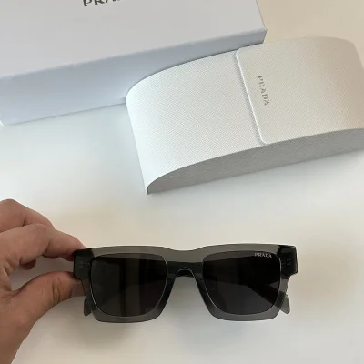 Солнцезащитные очки Prada White Inscription On Side "Gray" фото № 2