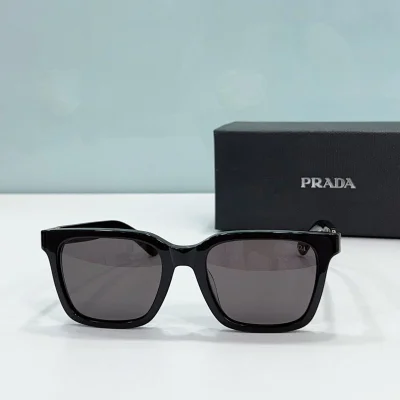 Солнцезащитные очки Prada Frame With Small Gold Rectangle "Black" фото № 2