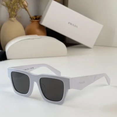 Солнцезащитные очки Prada Triangle Shaped Temples "White/Gray" фото № 2