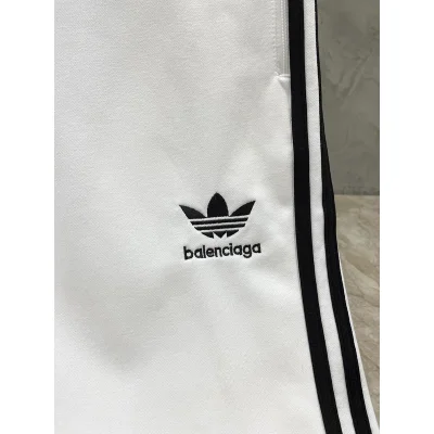Штаны Balenciaga X Adidas With Stripes On The Sides "White" фото № 2