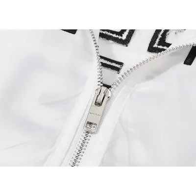 Ветровка Givenchy Large Logo On The Back "White" фото № 4 Ветровка Givenchy Large Logo On The Back "White" фото № 4