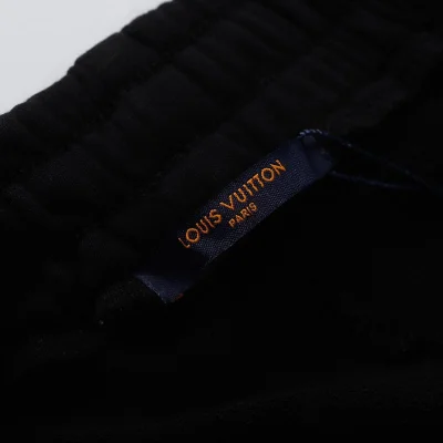 Шорты Louis Vuitton With Flower Logo "Black" фото № 4 Шорты Louis Vuitton With Flower Logo "Black" фото № 4