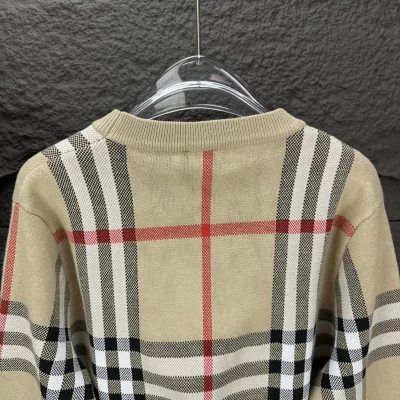 Свитшот Burberry Vertical And Horizontal Contrast Lines Print "Beige" фото № 6 Свитшот Burberry Vertical And Horizontal Contrast Lines Print "Beige" фото № 6
