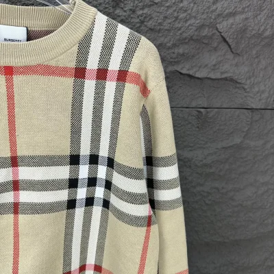 Свитшот Burberry Vertical And Horizontal Contrast Lines Print "Beige" фото № 3 Свитшот Burberry Vertical And Horizontal Contrast Lines Print "Beige" фото № 3