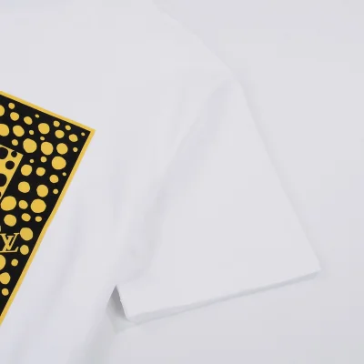 Футболка Louis Vuitton With Polka Dot Logo "White" фото № 3 Футболка Louis Vuitton With Polka Dot Logo "White" фото № 3