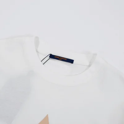 Футболка Louis Vuitton With A Monogram Logo On The Sleeves "White" фото № 3