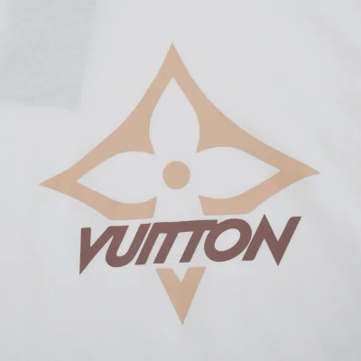 Футболка Louis Vuitton With A Monogram Logo On The Sleeves "White" фото № 4