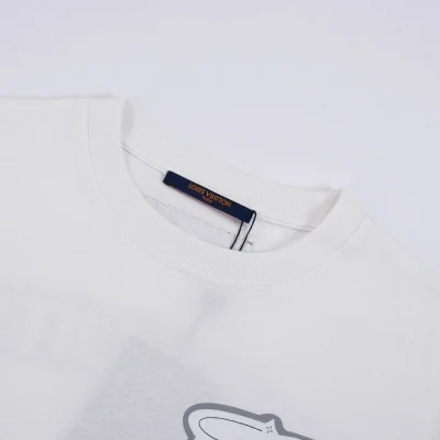 Футболка Louis Vuitton Tornado Print 1854 "White" фото № 6 Футболка Louis Vuitton Tornado Print 1854 "White" фото № 6