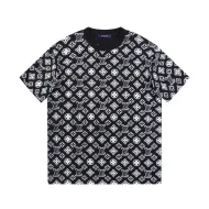 Футболка Louis Vuitton With A Patterned Logo Print