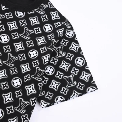 Футболка Louis Vuitton With A Patterned Logo Print "Black/White" фото № 6