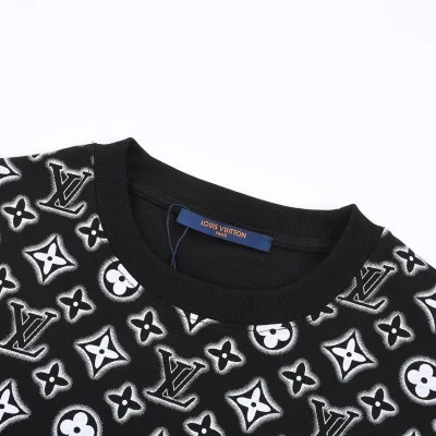 Футболка Louis Vuitton With A Patterned Logo Print "Black/White" фото № 5