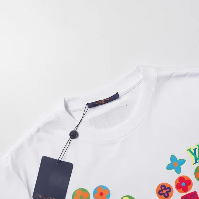 Футболка Louis Vuitton Brand Badge Print "White" фото № 7 Футболка Louis Vuitton Brand Badge Print "White" фото № 7