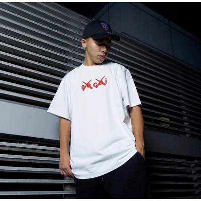 Футболка Sacai Central Logo XX "White" фото № 8 Футболка Sacai Central Logo XX "White" фото № 8